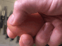 How to crack an egg with one&nbsp;hand